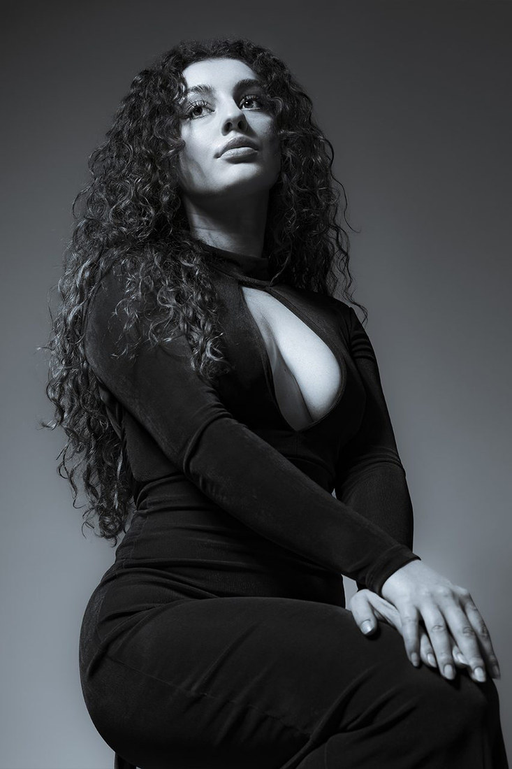 Aria lifestyle portrait photography